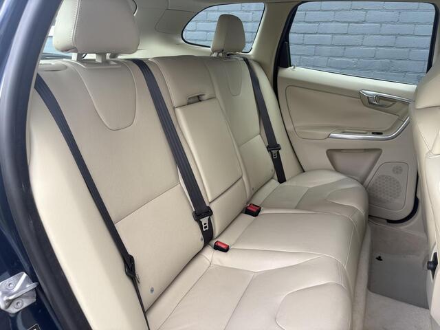 Volvo XC60 2.0 T5 Nordic+ | Panorama dak | Camera | Leder | Parkeer sensoren | Blond leder |