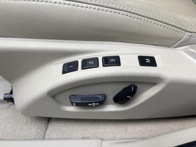 Volvo XC60 2.0 T5 Nordic+ | Panorama dak | Camera | Leder | Parkeer sensoren | Blond leder |