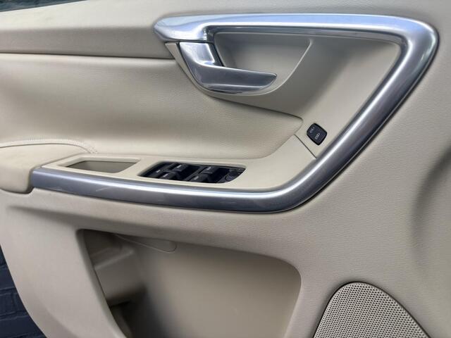 Volvo XC60 2.0 T5 Nordic+ | Panorama dak | Camera | Leder | Parkeer sensoren | Blond leder |