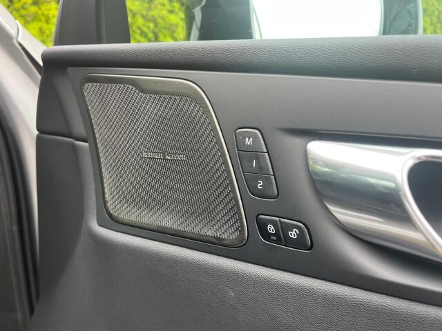 Volvo XC60 2.0 T6 Plug-in hybrid AWD Ultra Dark | Trekhaak | Panoramdak | Harman/Kardon |
