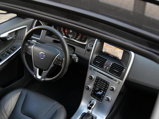Volvo XC60 2.0 T5 POLAR+/ PANORAMADAK/ LEER/ TREKHAAK/ ELEKT. KLEP/ STANDKACHEL