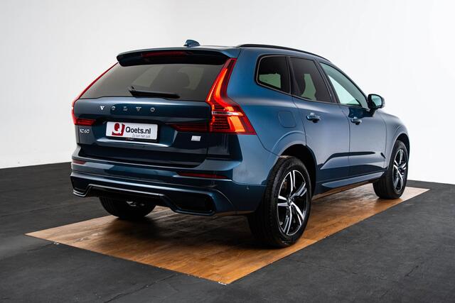 Volvo XC60 2.0 T6 Plug-in hybrid AWD R-Design Panoramadak - Stoelverwarming voor - Head up - Cruise control - Park Assist Pilot - Stuurwielverwarming - Getinte Ruiten - Standkachel - Achteruitrijcamera met 360° Surround View -