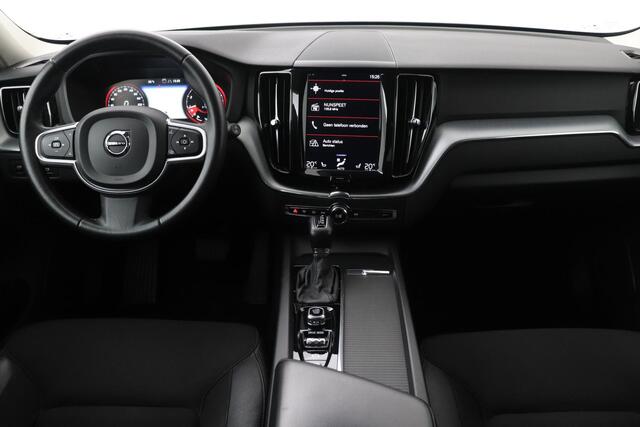 Volvo XC60 T5 AWD Momentum | BLIS | Stoelverwarming | Apple Carplay | 20 Inch | Getint Glas