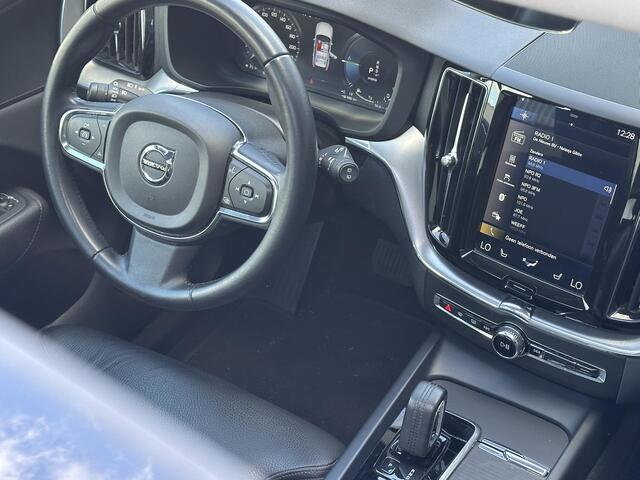 Volvo XC60 2.0 T8 Twin Engine AWD Inscription Stoel verwarming / Panorama dak / Leer / Elek. Achterklep /