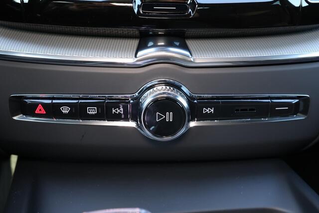 Volvo XC60 T6 Recharge AWD Ultra Black Edition - Luchtvering - Head-up display - Nappaleder - Voorstoelen elektr. verstelbaar met geheugen, ventilatie en massage - 360­° camera - IntelliSafe Assist & Surround - 21" LMV - Panoramisch schuif-/kanteldak - Harman Kardon
