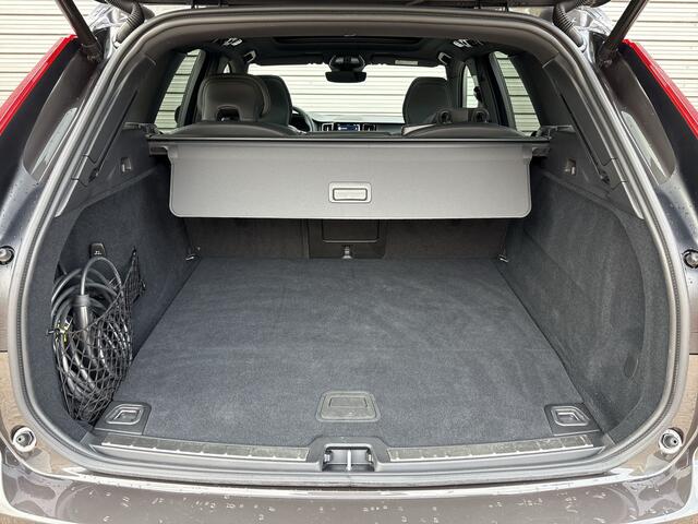 Volvo XC60 2.0 T6 Plug-in hybrid AWD Plus Dark / 360° Camera / Sport stoelen / 21" Velgen /