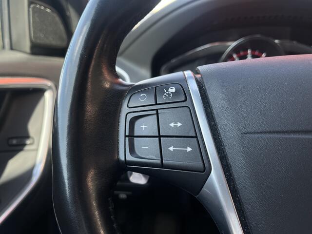 Volvo XC60 2.0 T5 FWD Momentum | Stoel/stuurverw. | Keyless | Memory | Camera | Navi | Pano | Trekhaak