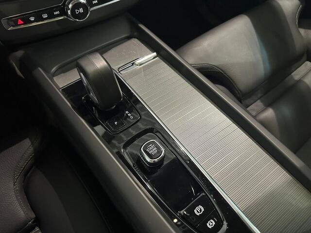 Volvo XC60 T6 Aut. Long Range Plus Dark Trekhaak Leder Parkeercamera 350pk