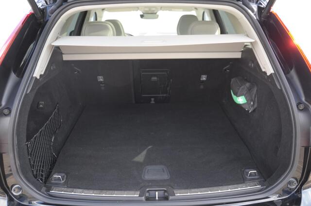 Volvo XC60 T6 350PK Automaat AWD Plus Bright Apple Carplay / Adaptive cruise control / Panorama dak / parkeersensoren met 360 camera / BLIS / Harman kardon audio / Stoelventilatie / Elektrisch bedienbare bestuurderstoel met geheugen / Keyless Entry / Elektrische ach