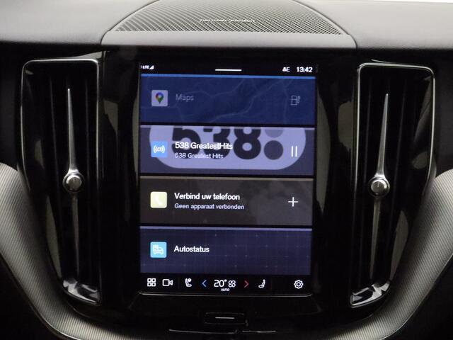 Volvo XC60 T6 350pk AWD Plus Dark / Luchtvering / Harman en Kardon audio / 21 inch velgen / Camera rondom / Panorama dak / Trekhaak /