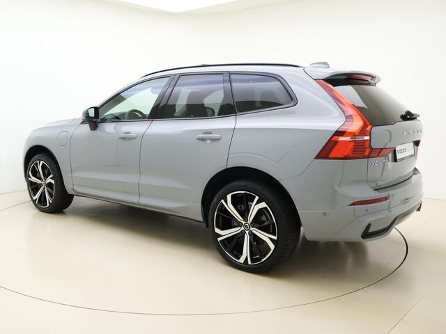 Volvo XC60 T6 350pk AWD Plus Dark / Luchtvering / Harman en Kardon audio / 21 inch velgen / Camera rondom / Panorama dak / Trekhaak /