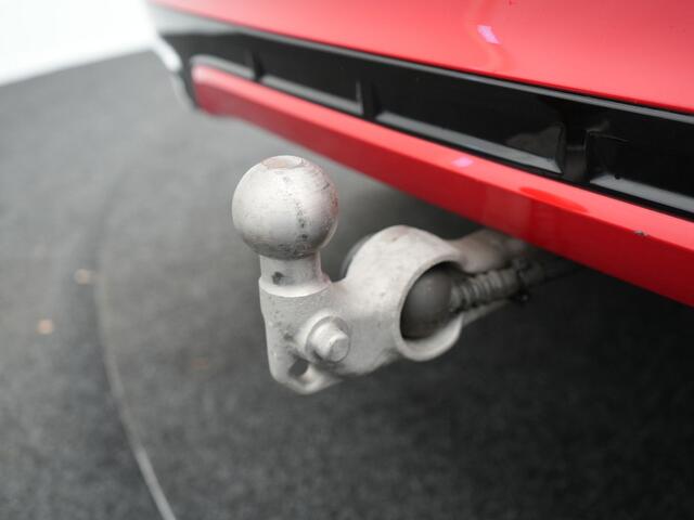 Volvo XC60 T8 Twin Engine AWD R-Design Plug in Hybrid 391pk PHEV | Trekhaak af Fabriek | Panodak | Pilot Assist | Adaptive Cruise | 360 Camera | Carplay | Keyless |