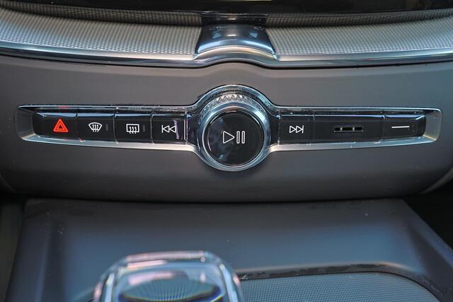 Volvo XC60 T6 Recharge AWD Plus Black Edition - LONG RANGE - Panorama/schuifdak - IntelliSafe Assist & Surround - 360º Camera - Harman/Kardon audio - Adaptieve LED koplampen - Verwarmde voorstoelen, stuur & achterbank - Parkeersensoren voor & achter - Elektr. bedien