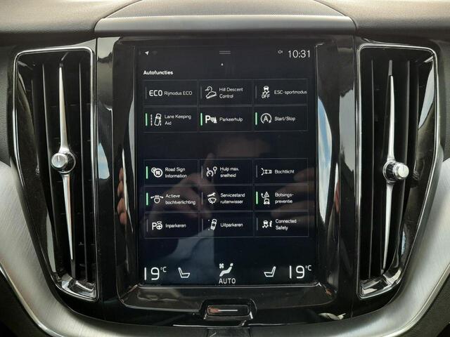 Volvo XC60 2.0 T5 Momentum | Trekhaak | Elektrisch verstelbare bestuurdersstoel met memory | Voorstoelen verwarmd | Keyless entry | Full-led koplampen | Sportstoelen |
