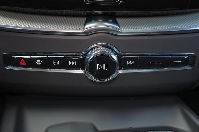 Volvo XC60 T6 Recharge AWD Plus Dark - LONG RANGE - Panorama/schuifdak - IntelliSafe Assist & Surround - 360º Camera - Harman/Kardon audio - Adaptieve LED koplampen - Verwarmde voorstoelen, stuur & achterbank - Parkeersensoren voor & achter - Elektr. bedienb. voorst