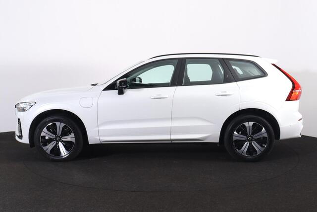 Volvo XC60 T6 Recharge AWD Plus Dark - Panorama/schuifdak - IntelliSafe Assist & Surround - 360º Camera - Verwarmde voorstoelen, stuur & achterbank - Parkeersensoren voor & achter - Elektr. bedienb. voorstoelen met geheugen - Draadloze tel. lader - Elektr. inklapbar