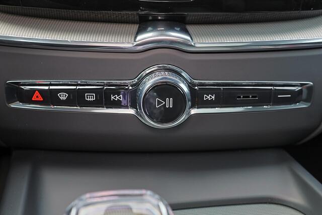 Volvo XC60 T6 Recharge AWD Ultra Black Edition - LONG RANGE - Luchtvering - Panorama/schuifdak - IntelliSafe Assist & Surround - 360º Camera - Adaptieve LED koplampen - Verwarmde voorstoelen, stuur & achterbank - Parkeersensoren voor & achter - Elektr. bedienb. voor