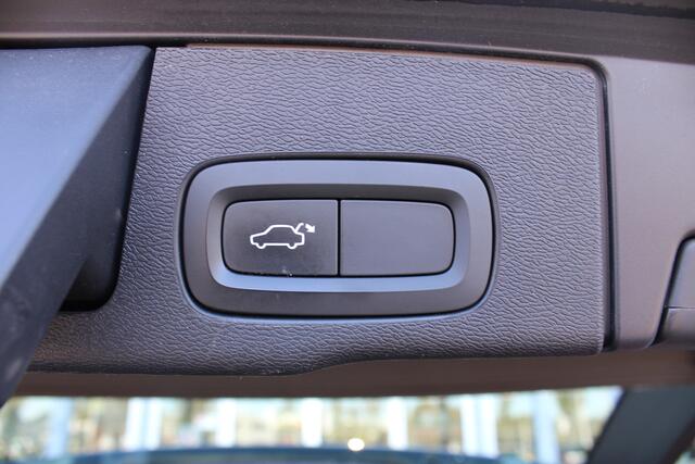 Volvo XC60 T8 Automaat Twin Engine AWD Inscription | Schuif/kanteldak | Trekhaak | DAB | Verw. Voorstoelen | Verw. Achterbank