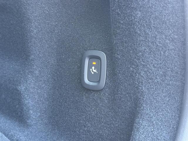 Volvo XC60 2.0 T6 Plug-in hybrid AWD Ultra Dark 360 Camera / Head-up display / Harman Kardon audio / trekhaak / Panorama dak / stoel- en stuurverwarming / leer