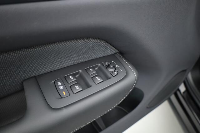 Volvo XC60 2.0 T8 Plug-in hybrid AWD Ultra Black Edition | Luchtvering | 360cam | Elek. Trekhaak | HUD | Bowers & Wilkins | Memory