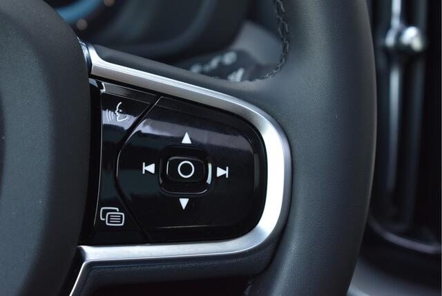 Volvo XC60 2.0 T8 Plug-in hybrid AWD Plus Dark Panorama, Pilot assist, Harman/Kardon, 360", Stuur/stoel verwarming