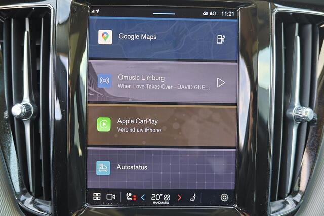 Volvo XC60 T6 Recharge AWD Plus Dark - Panorama/schuifdak - IntelliSafe Assist & Surround - 360º Camera - Verwarmde voorstoelen, stuur & achterbank - Parkeersensoren voor & achter - Elektr. bedienb. voorstoelen met geheugen - Draadloze tel. lader - Elektr. inklapbar