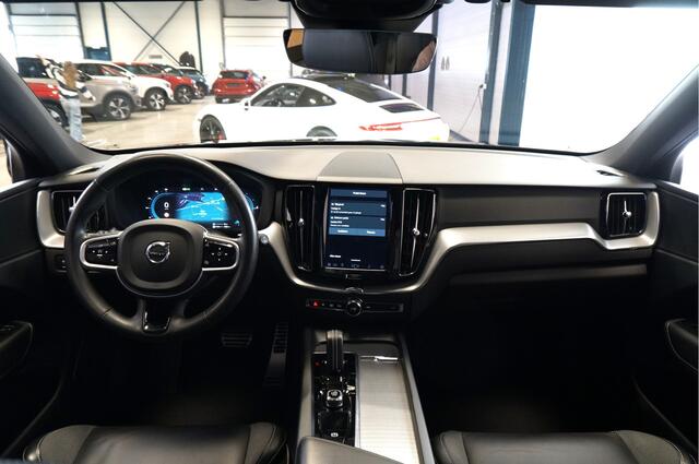 Volvo XC60 2.0 T6 AWD LONG RANGE 293kW/399pk Aut8 Plug-in hybrid Plus Dark PANORAMADAK + EL.TREKHAAK + ADAPT.CRUISE + PILOT ASSIST + CAMERA + STOEL-&STUURVERWARMING + GOOGLE DASH&SERVICES + LANE ASSIST + PARKSENSOREN + 19" LM-VELGEN!!