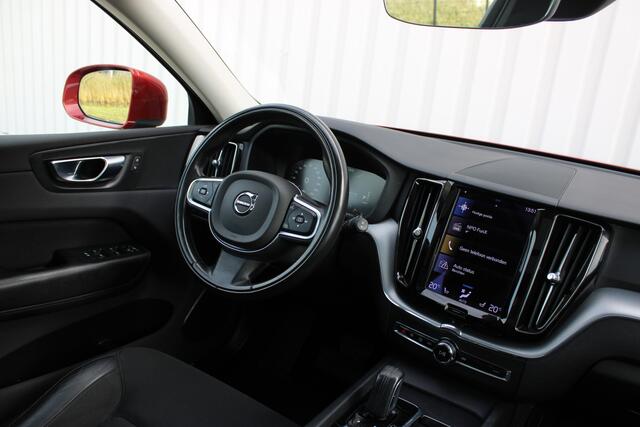 Volvo XC60 2.0 Recharge T6 AWD R-Design | Incl. 12 maanden garantie | Cruise control | Climate control | Apple carplay/Android auto | Uitklapbare trekhaak | Schuif/kantel dak | Parkeercamera | Stoel/stuurverwarming |