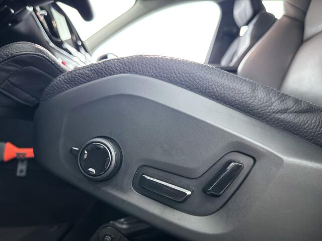 Volvo XC60 T6 Plug-in hybrid AWD Ultra Dark | Panoramdak | 360º camera | Harman Kardon | Stoel- en Stuurverwarming | Trekhaak