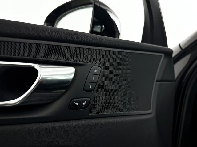 Volvo XC60 T6 Plug-in hybrid AWD Plus Dark | Panoramadak | 360º camera | Stoel- en Stuurverwarming | Trekhaak