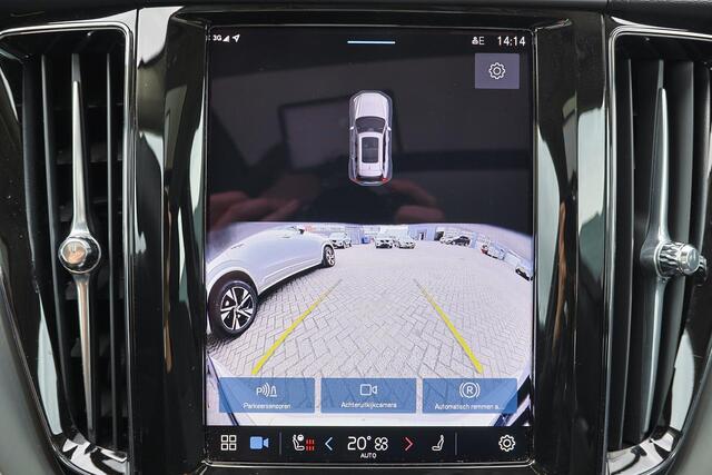 Volvo XC60 T6 Recharge AWD Core Bright - LONG RANGE - Panorama/schuifdak - IntelliSafe Assist & Surround - Parkeercamera achter - Verwarmde voorstoelen, stuur & achterbank - Parkeersensoren voor & achter - Draadloze tel. lader - 18' LMV