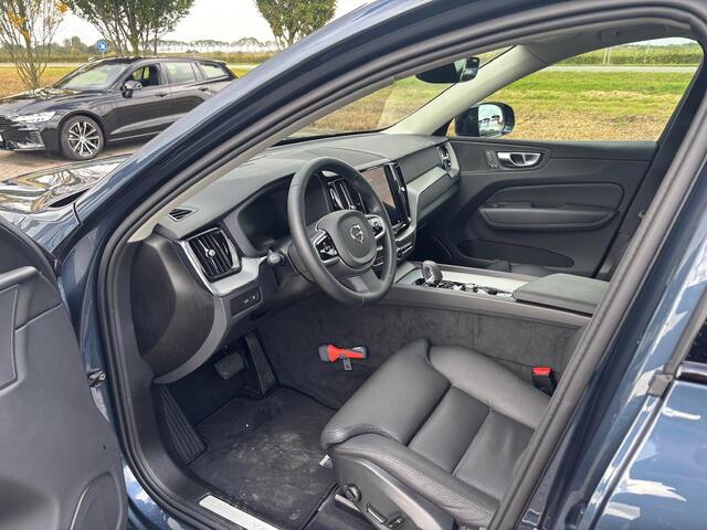 Volvo XC60 2.0 T6 Plug-in hybrid AWD Plus Dark Panoramadak | 360 camera | Memory | Trekhaak
