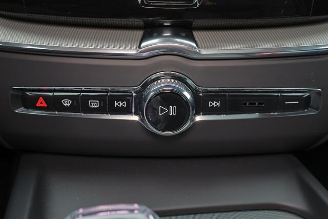 Volvo XC60 T6 Recharge AWD Ultra Black Edition - LONG RANGE - Luchtvering - Panorama/schuifdak - IntelliSafe Assist & Surround - 360º Camera - Adaptieve LED koplampen - Verwarmde voorstoelen, stuur & achterbank - Parkeersensoren voor & achter - Elektr. bedienb. voor