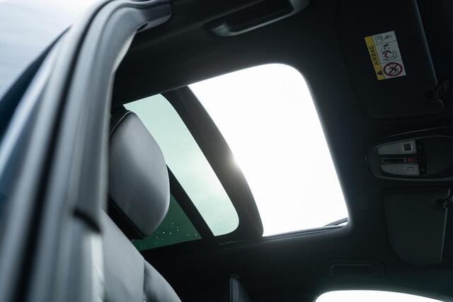 Volvo XC60 T8 Plug-in hybrid AWD Ultra Black Edition - Facelift - | Op voorraad | Luchtvering | Bowers & Wilkins | Massage/ventilatie stoelen | Gelamineerde zijruiten | 22" LM