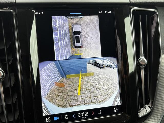 Volvo XC60 2.0 T6 Plug-in hybrid AWD Plus Dark | Adaptieve cruise control | 360° camera | Trekhaak | Stoel- en stuurverwarming | Dode hoek detectie BLIS | Panorama dak | All season banden | Google Auto |