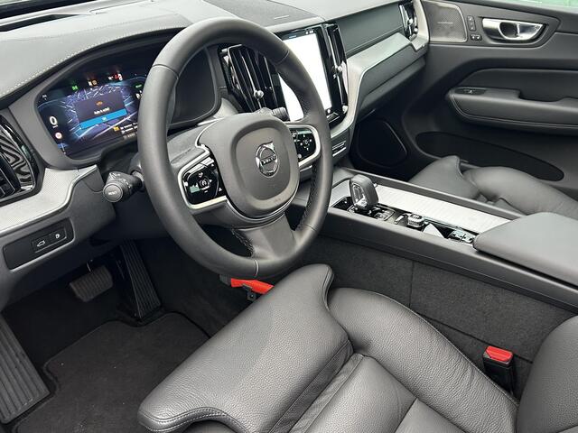 Volvo XC60 2.0 T6 Plug-in hybrid AWD Ultra Dark Panorama dak, 360Gr Parkeer Camera, Verwarmde stoelen+Stuur, Harman-Kardon Premium Sound, Electr. verstelbare voorstoelen, Trekhaak semi electrisch
