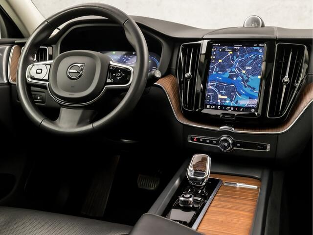 Volvo XC60 2.0 T8 Plug-in hybrid AWD Ultimate Dark 455Pk (LUCHTVERING, PANORAMADAK, BOWERS & WILKINS AUDIO, SURROUND CAMERA, STOELVERWARMING EN VENTILATIE, KEYLESS ENTRY, HEAD-UP DISPLAY, TREKHAAK ELEKTRISCH, NIEUWSTAAT)
