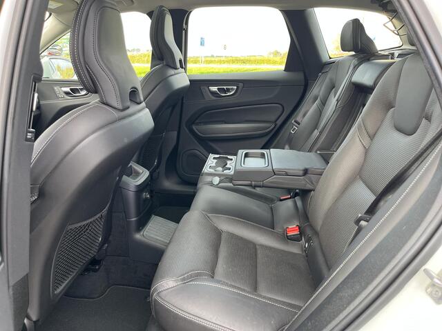 Volvo XC60 2.0 T8 Twin Engine AWD Inscription | Luchtvering | Stoelmassage | Trekhaak |