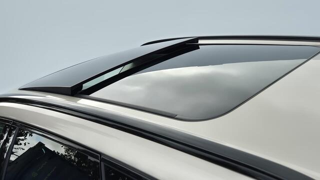 Volvo XC60 2.0 T8 Plug-in hybrid AWD Ultra Dark Zeer Compleet - MY 2026 - Luchtvering - 21" Wielen - Panorama dak - Lighting -Head up - B&W Audio - 360 Cam - Alarm - Climate - Privacy Glass - Geluidsisolerend glas