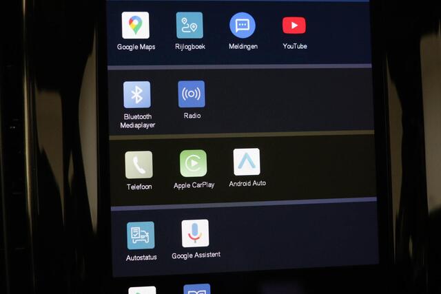 Volvo XC60 B4 Ultimate Dark | LEDER | STOELVERWARMING | DAB | APPLE | TREKHAAK