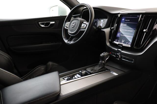 Volvo XC60 T4 AUT. R-DESIGN -PANO.DAK|KEYLESS|TREKHAAK|PDC|VERW.VOORSTOELEN|BLIS