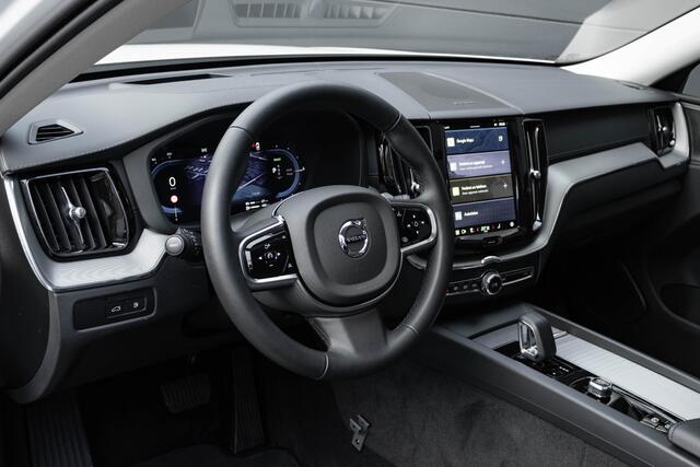 Volvo XC60 T6 AWD Automaat Ultimate Dark | Harman/Kardon Audiosysteem | Panoramisch Schuif-/Kanteldak | Trekhaak Semi-Elektrisch | Verwarmbare Voor- En Achterstoelen | 360 Graden Camera | Apple Carplay/Android Auto | Adaptieve Cruise Control | Pre-Conditionering |