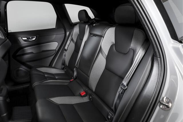 Volvo XC60 2.0 T8 Plug-in hybrid AWD Plus Black Edition - Automaat | S/K Panodak | Dig.Cockpit | Adapt.Cruise | Stoel-+Stuurverw. | 360 Camera | NAV+App.Connect | Auto.Airco | Harmon Kardon | LM 21" | 2481