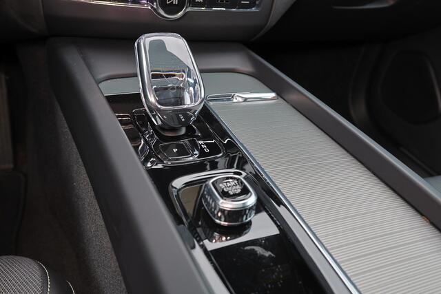 Volvo XC60 T6 Recharge AWD Ultra Black Edition - LONG RANGE - Panorama/schuifdak - IntelliSafe Assist & Surround - 360º Camera - Harman/Kardon audio - Adaptieve LED koplampen - Verwarmde voorstoelen, stuur & achterbank - Parkeersensoren voor & achter - Elektr. bedie