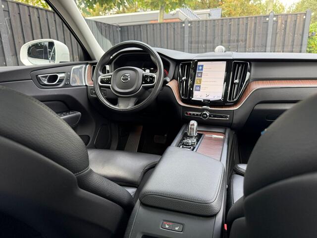 Volvo XC60 2.0 T8 Twin Engine AWD Inscription B&W luchtvering