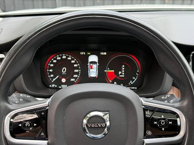 Volvo XC60 2.0 T8 Twin Engine AWD Inscription B&W luchtvering