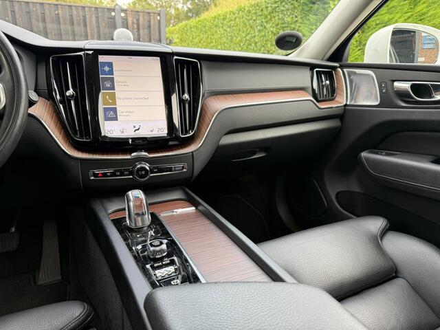 Volvo XC60 2.0 T8 Twin Engine AWD Inscription B&W luchtvering