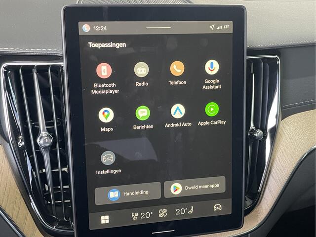 Volvo XC60 2.0 T6 Plug-in hybrid AWD Ultra Bright / Panorama Dak / Trekhaak / Head Up