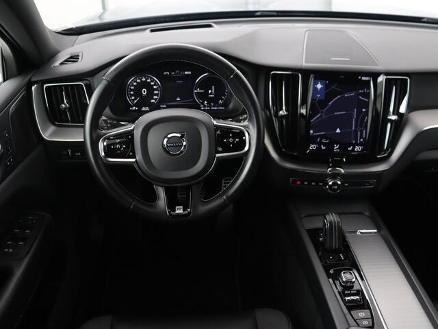 Volvo XC60 2.0 Recharge T8 AWD R Design | Panoramadak | Head-Up | Trekhaak | Harman/Kardon | Camera | Adaptive cruise | Stoelverwarming | Memory | Navigatie