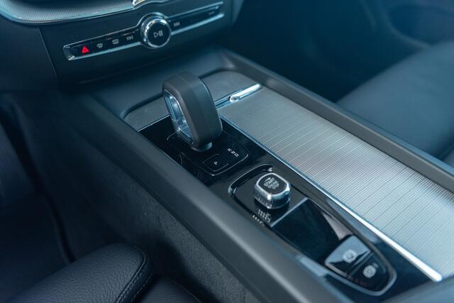 Volvo XC60 T8 Aut. Long Range Ultimate Bright ACC Parkeercamera Leder 455pk